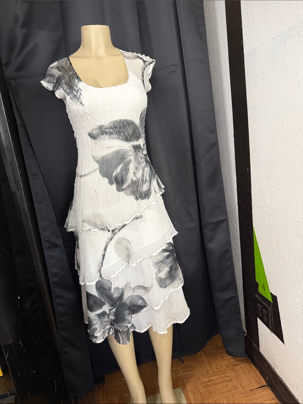 Komarov White Floral Tiered Midi Dress with Gray Print